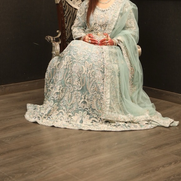 Dress - Picture 7 of 7